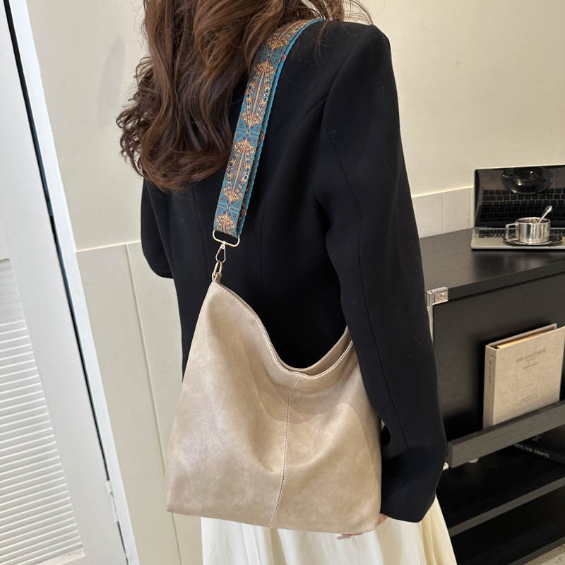 Women's Shoulder Bag With Ethnic Style Wide Shoulder Strap Ins Large Capacity Bucket Crossbody Bags Fashion Handbag Gronata
