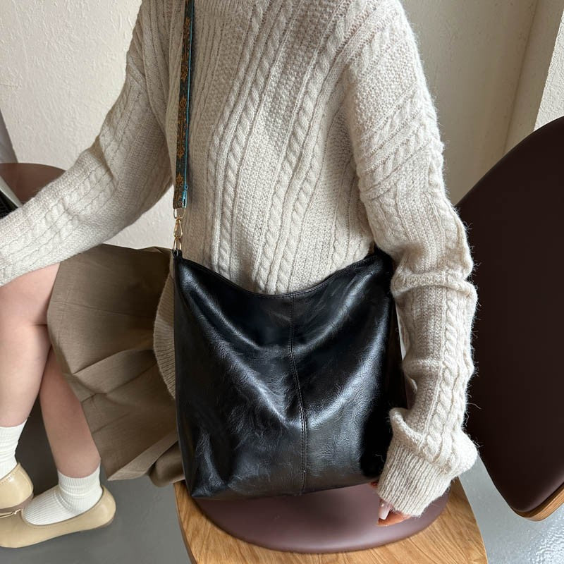 Women's Shoulder Bag With Ethnic Style Wide Shoulder Strap Ins Large Capacity Bucket Crossbody Bags Fashion Handbag Gronata