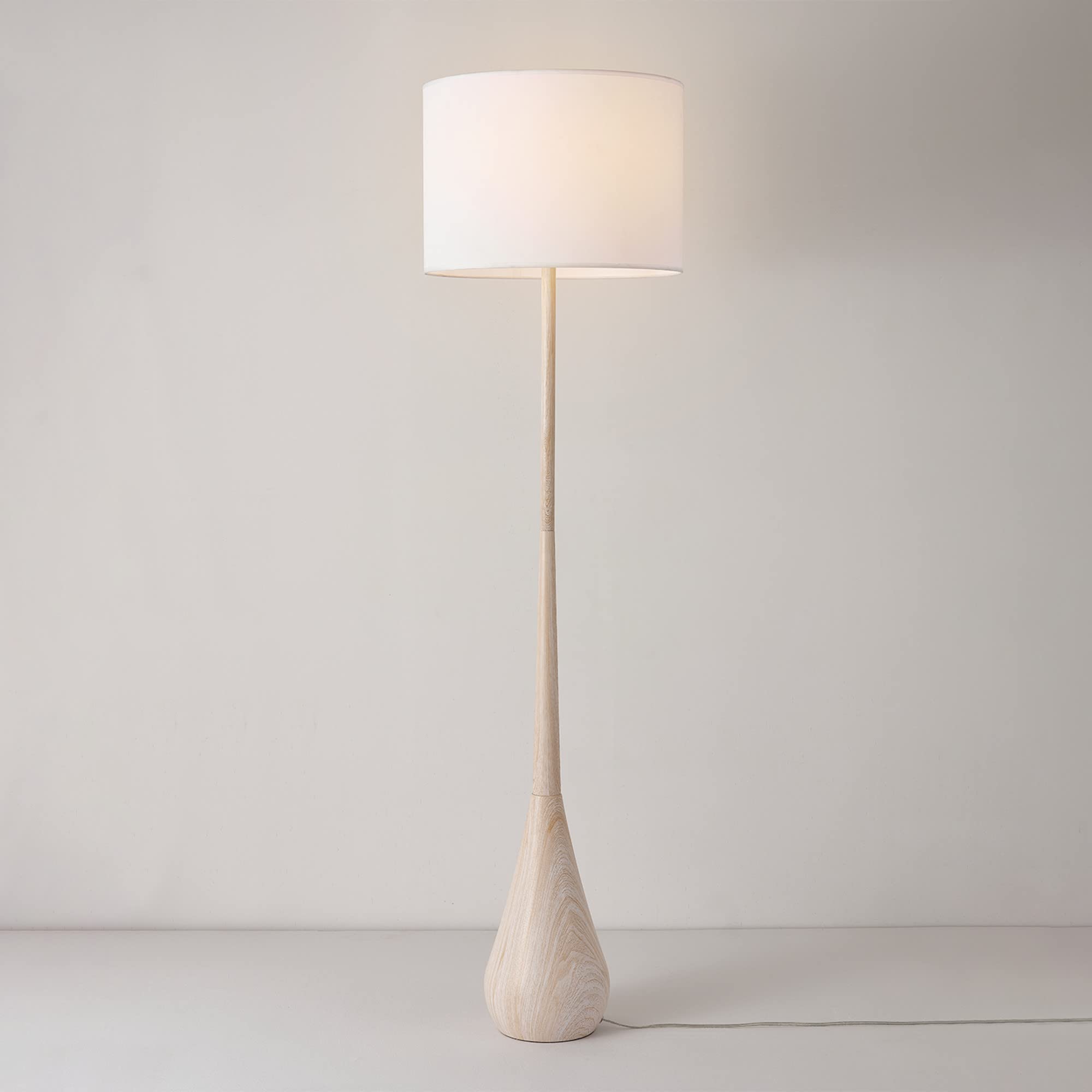 Globe Electric Novogratz x Globe Harrington 65" Floor Lamp, 2-Tone Faux Wood Base, White Fabric Shade, Socket Rotary Switch 67225 Gronata
