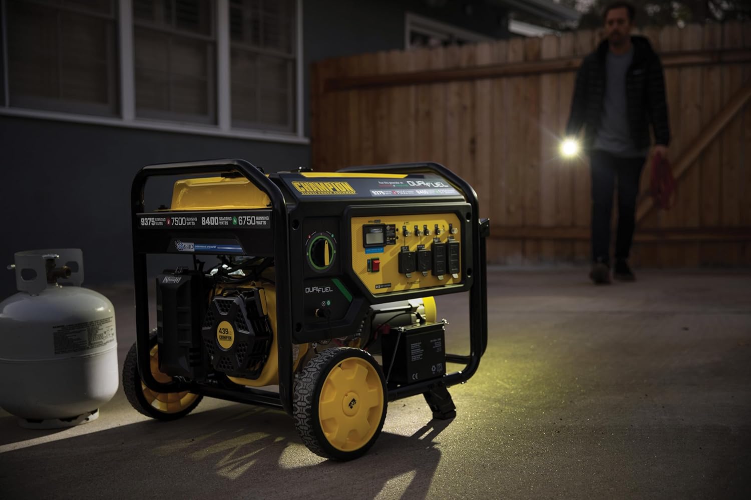 Champion Power Equipment 9375-Watt Dual Fuel Portable Generator with Electric Start and Free 3-Year Warranty Gronata