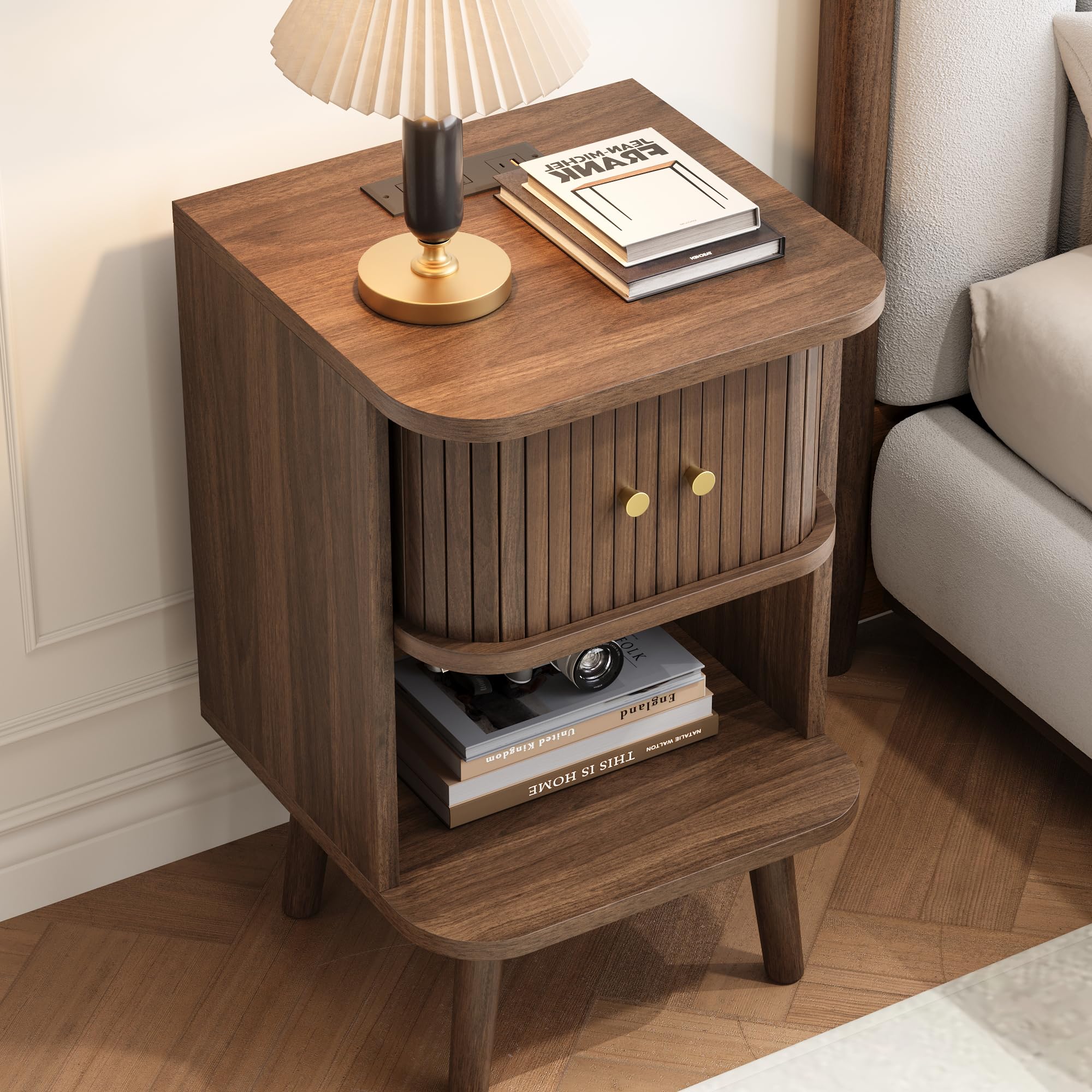 Decofy Fluted Nightstand Set of 2, Mid Century Modern Bedside Table with Charging Station, Walnut End Tables with Sliding Tambour Doors, Storage Cabinet and Open Shelf for Bedroom, Walnut Gronata
