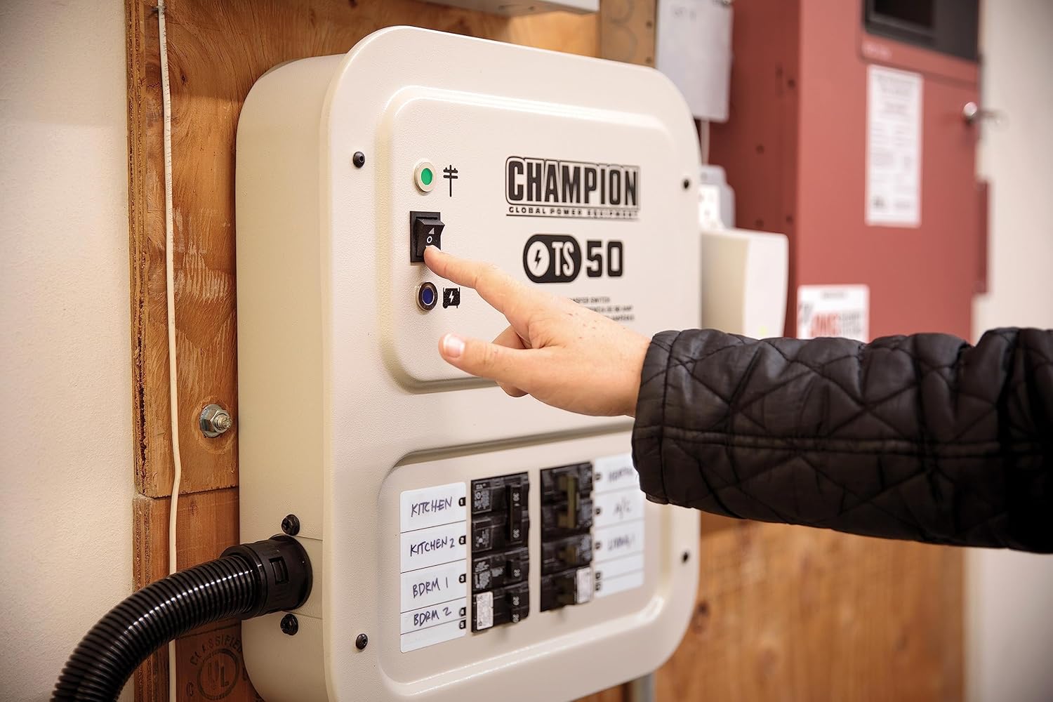 Champion Power Equipment 50-Amp Indoor-Rated Manual Transfer Switch with 30-Foot Generator Power Cord and Weather-Resistant Power Inlet Box Gronata