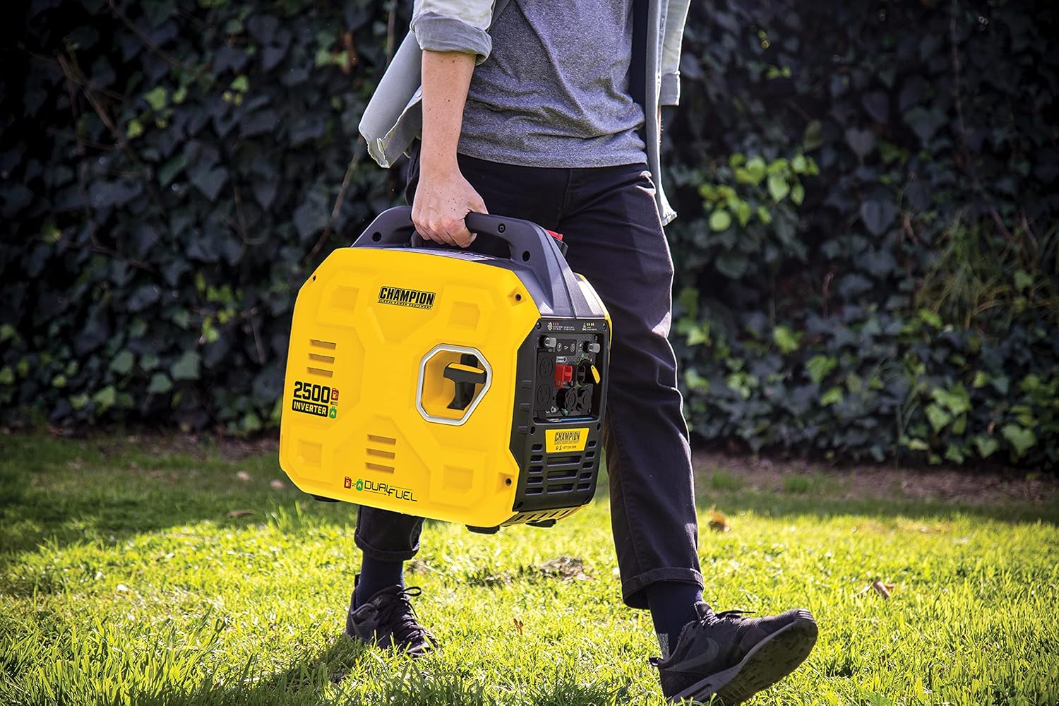 Champion Power Equipment 2500-Watt Dual Fuel Ultralight Portable Inverter Generator with Quiet Technology and CO Shield Gronata