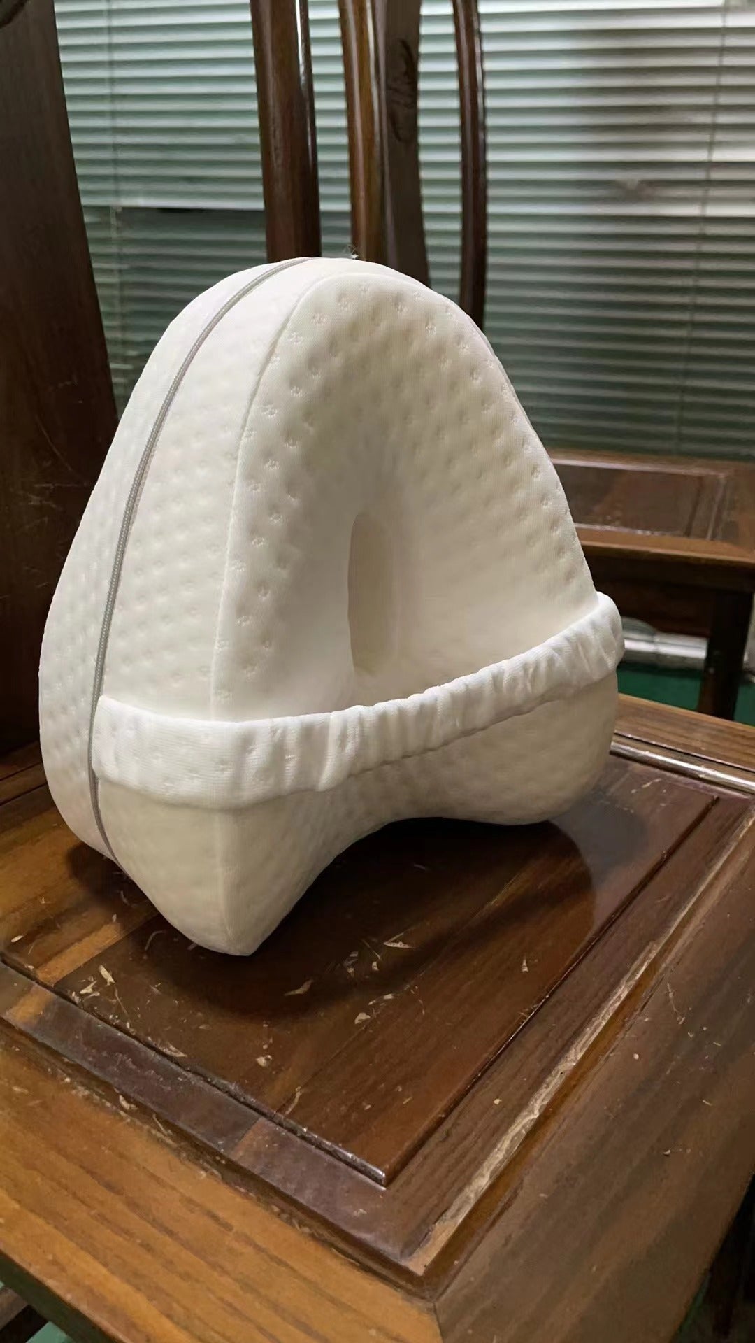 Heart-shaped Memory Foam Leg Pillow Contour Legacy Leg Pillow Gronata